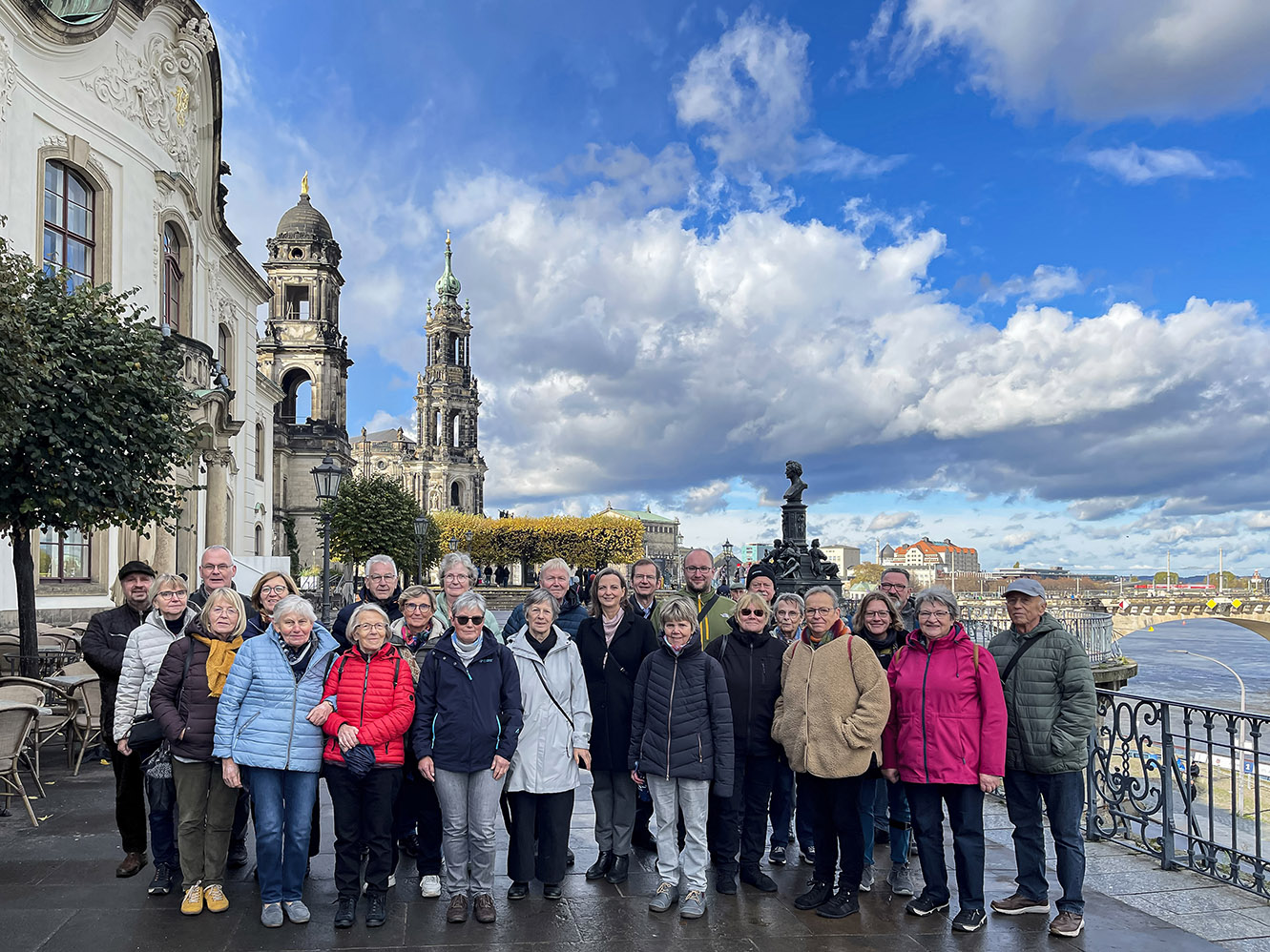 Foto Gäste aus der Partnergemeinde Bennien mit Gastgebern aus Hohnstein