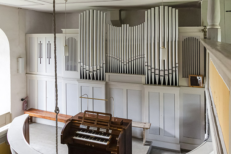 Die Orgel in der Lichten­hainer Kirche wurde 1928 von den Gebr. Emil & Bruno Jehmlich aus Dresden erbaut.