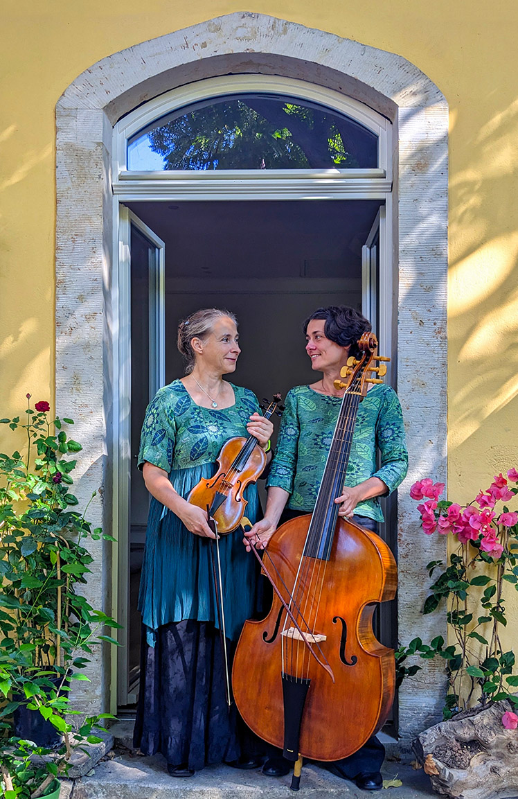 Foto des Ensemble con corde (Dresden): Anke Strobel · Violine, Uta Büchner · Violone
