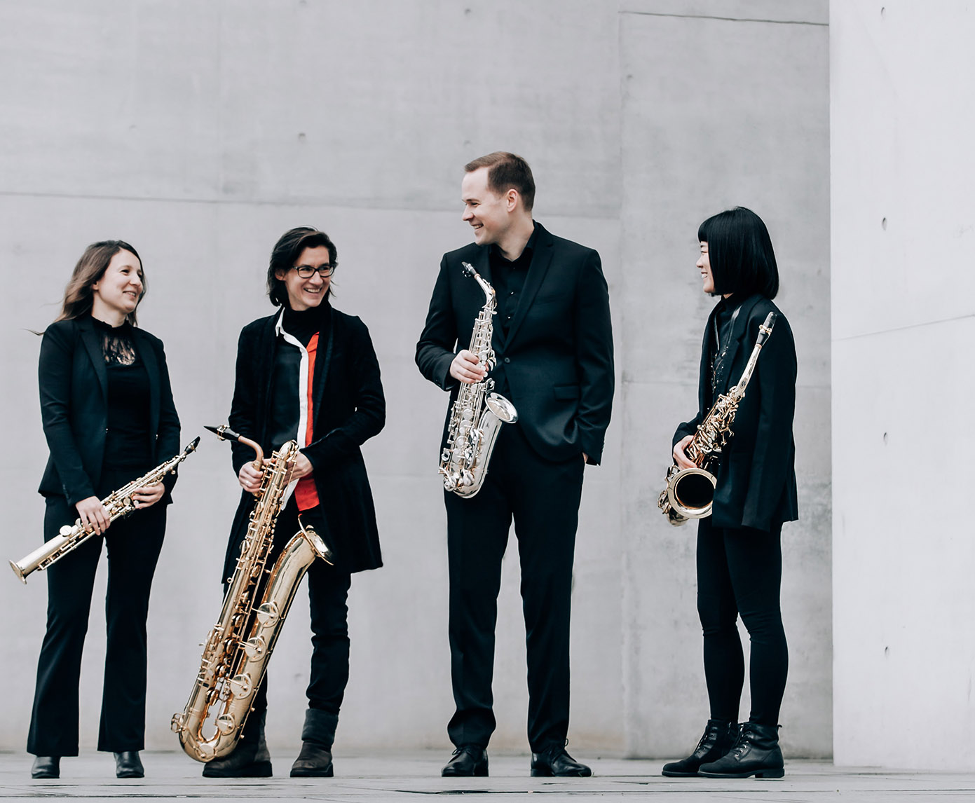Adumá-Saxophonquartett (Berlin): Irina Yudaeva · Sopransaxophon, Christian Schilf · Altsaxophon, Yunxi Cheng · Tenorsaxophon, Kathrin von Kieseritzky · Baritonsaxophon · Foto: © Zuzanna Specjal